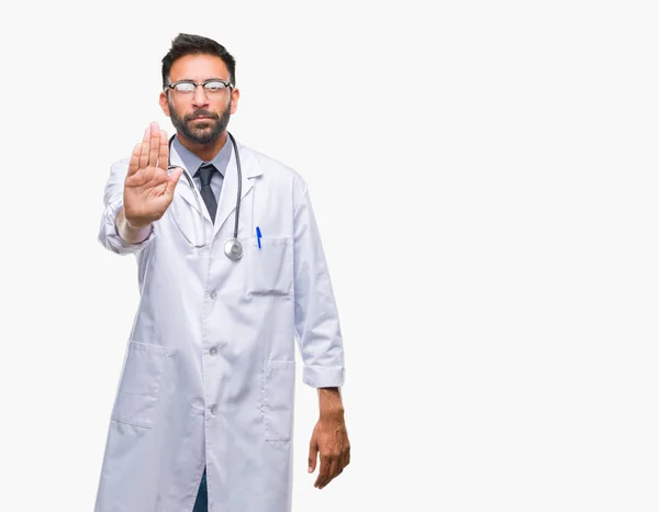 Adulto Ispanico Medico Uomo Sfondo Isolato Facendo Smettere Cantare Con — Foto Stock