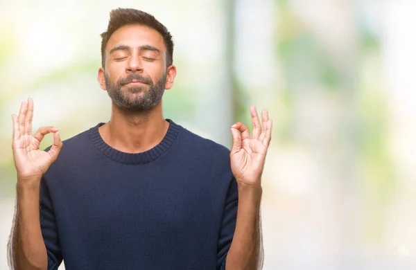 Hombre Hispano Adulto Sobre Fondo Aislado Relajarse Sonreír Con Los — Foto de Stock