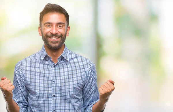 Erwachsener Hispanischer Mann Mit Isoliertem Hintergrund Der Überrascht Und Erstaunt — Stockfoto