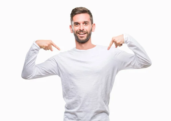 Joven Hombre Guapo Sobre Fondo Aislado Mirando Confiado Con Sonrisa — Foto de Stock