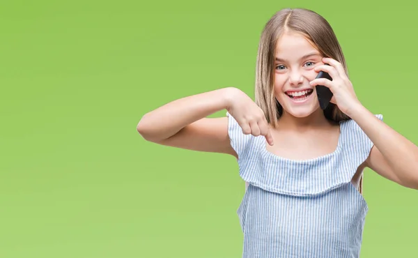 Junges Schönes Mädchen Telefoniert Über Isolierten Hintergrund Mit Überraschendem Gesicht — Stockfoto