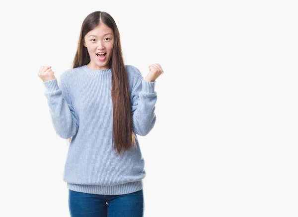 Joven Mujer China Sobre Fondo Aislado Celebrando Sorprendida Sorprendida Por —  Fotos de Stock