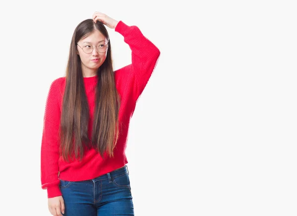 Jovem Chinesa Sobre Fundo Isolado Vestindo Óculos Confundir Perguntar Sobre — Fotografia de Stock
