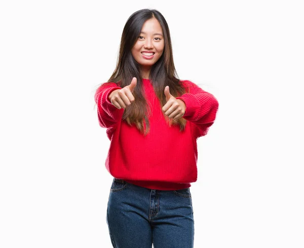 Młoda Kobieta Azjatyckich Swetrze Zima Białym Tle Zatwierdzające Robi Pozytywny — Zdjęcie stockowe