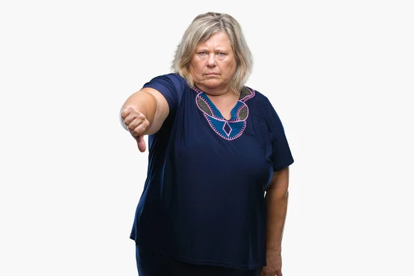Senior Size Donna Caucasica Sfondo Isolato Cercando Infelice Arrabbiato Mostrando — Foto Stock