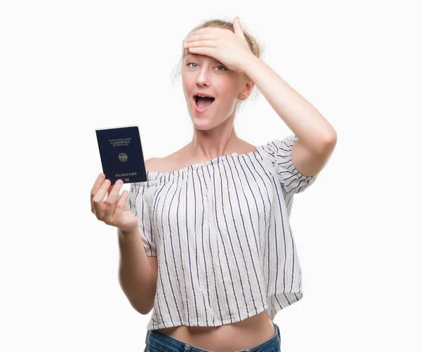 Mujer Adolescente Rubia Con Pasaporte Alemania Estresado Con Mano Cabeza — Foto de Stock