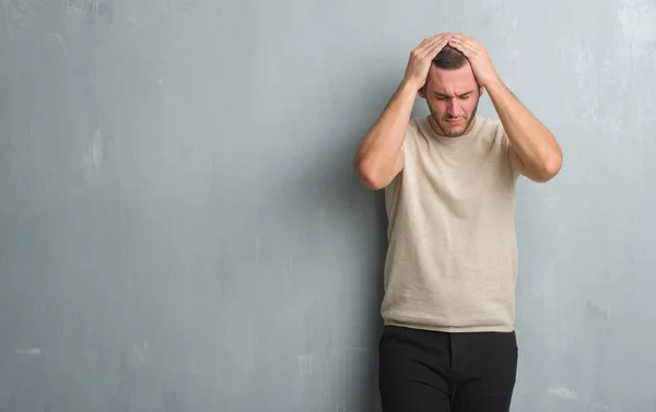 Young Caucasian Man Grey Grunge Wall Suffering Headache Desperate Stressed — Stock Photo, Image