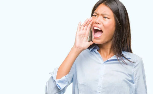 Joven Mujer Negocios Asiática Sobre Fondo Aislado Gritando Gritando Fuerte — Foto de Stock