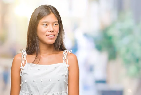 Junge Asiatische Frau Mit Isoliertem Hintergrund Die Mit Einem Lächeln — Stockfoto