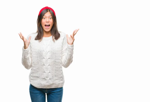 Junge Asiatische Frau Winterpullover Über Isoliertem Hintergrund Feiert Verrückt Und — Stockfoto