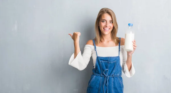 Beautiful Young Woman Grunge Grey Wall Holding Bottle Fresh Milk — Stock Photo, Image
