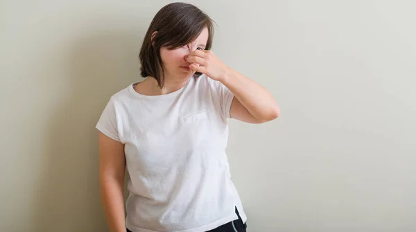 Syndrome Woman Standing Wall Tired Rubbing Nose Eyes Feeling Fatigue — Stock Photo, Image