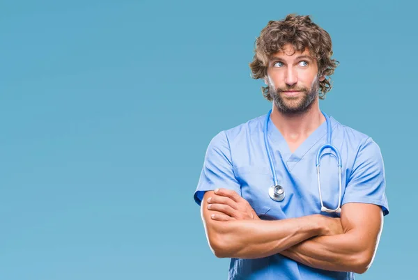 Handsome Hispanic Surgeon Doctor Man Isolated Background Smiling Looking Side — Stock Photo, Image