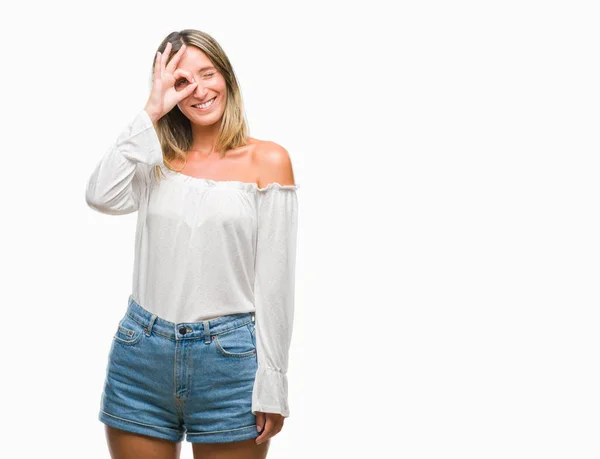 Mooie Jongedame Geïsoleerde Achtergrond Doen Gebaar Met Hand Glimlachen Oog — Stockfoto