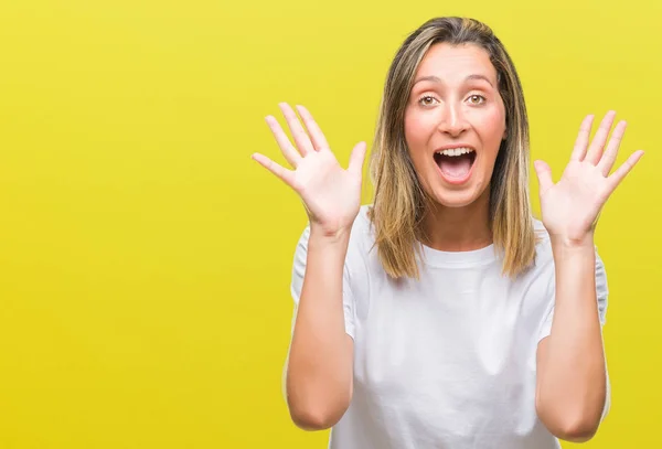 Giovane Bella Donna Sfondo Isolato Che Celebra Pazzo Stupito Successo — Foto Stock