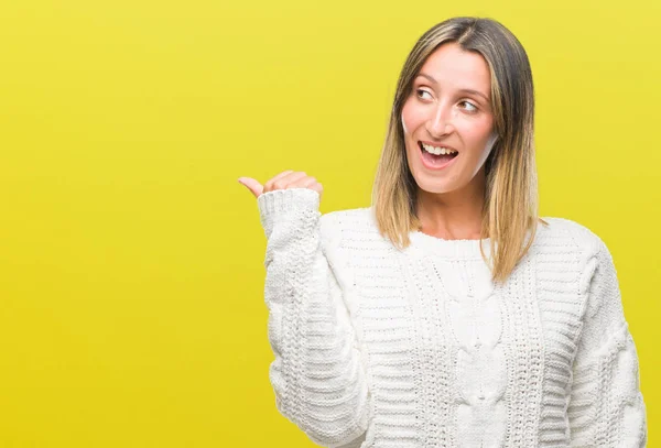 Joven Hermosa Mujer Vistiendo Suéter Invierno Sobre Fondo Aislado Sonriendo —  Fotos de Stock