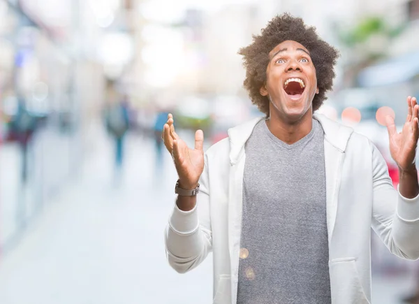 Hombre Afroamericano Vistiendo Sudadera Sobre Fondo Aislado Celebrando Loco Sorprendido —  Fotos de Stock