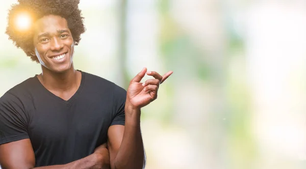 Afro Amerikansk Man Över Isolerade Bakgrund Med Ett Stort Leende — Stockfoto