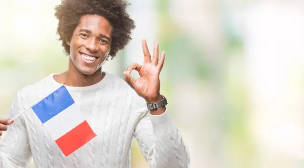 Афроамериканец Флаг Франции Изолированном Фоне Делает Знак Пальцами Отличный Символ — стоковое фото