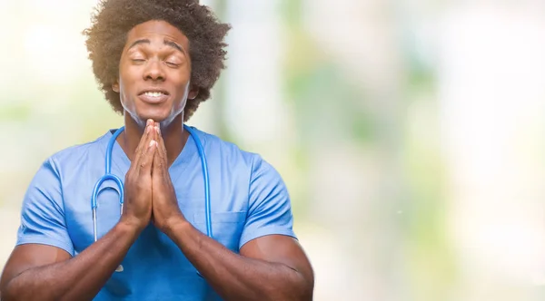 Afro American Surgeon Doctor Man Isolated Background Praying Hands Together — Stock Photo, Image