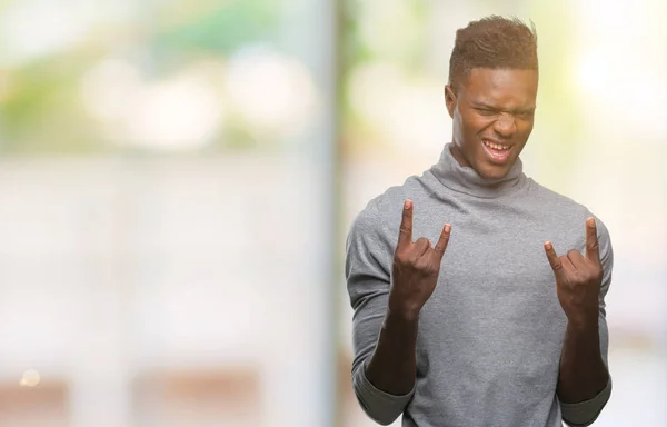 Joven Afroamericano Sobre Fondo Aislado Gritando Con Expresión Loca Haciendo —  Fotos de Stock