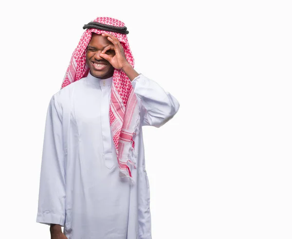 Young Arabic African Man Wearing Traditional Keffiyeh Isolated Background Doing — Stock Photo, Image