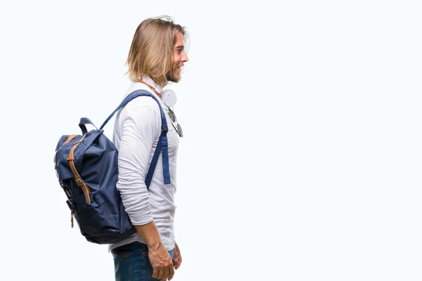 Joven Hombre Guapo Turista Con Pelo Largo Con Mochila Sobre —  Fotos de Stock