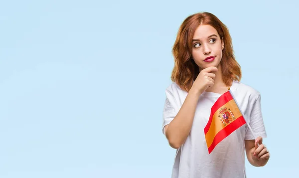 Молодая Красивая Женщина Флагом Испании Изолированном Фоне Серьезное Лицо Думая — стоковое фото