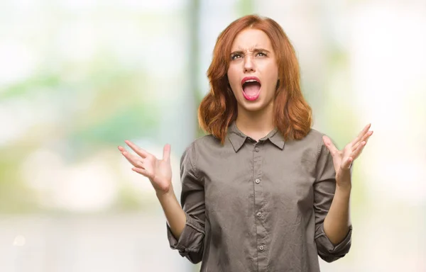 Joven Mujer Hermosa Sobre Fondo Aislado Loco Loco Gritando Gritando —  Fotos de Stock