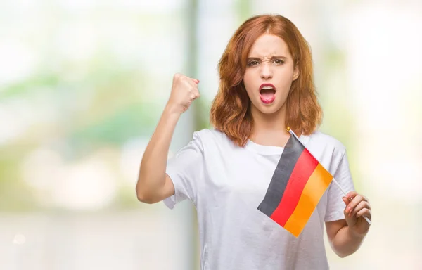 Молодий Красивою Жінкою Холдинг Прапор Німеччини Над Ізольованих Тло Роздратування — стокове фото