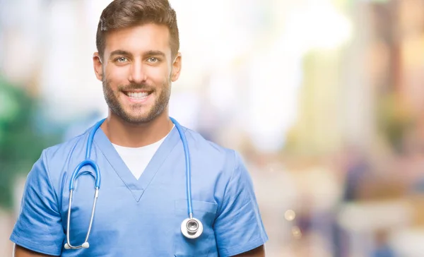 Jonge Knappe Dokter Verpleegkundige Man Geïsoleerde Achtergrond Met Een Gelukkig — Stockfoto
