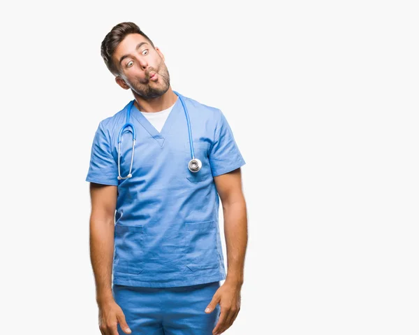 Νέος Ωραίος Γιατρός Χειρουργός Άνθρωπος Πάνω Από Απομονωμένες Φόντου Κάνοντας — Φωτογραφία Αρχείου