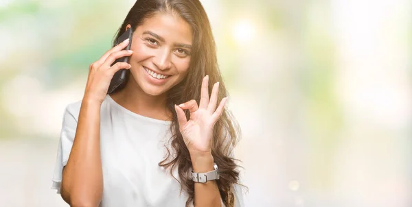 Jonge Mooie Arabische Vrouw Praten Telefoon Geïsoleerde Achtergrond Doen Teken — Stockfoto