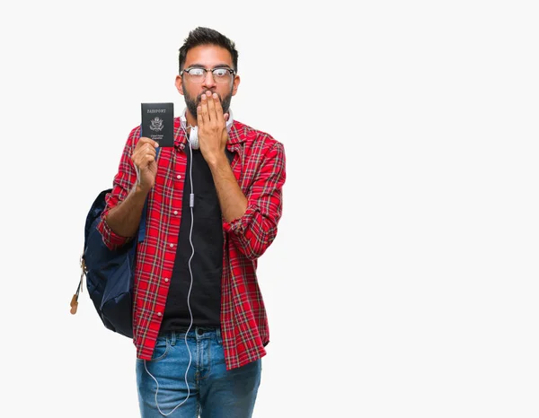 Erwachsene Hispanische Student Mann Mit Amerikanischem Pass Über Isoliertem Hintergrund — Stockfoto