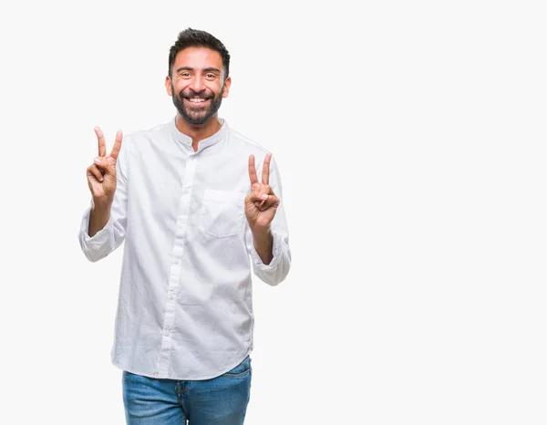 Homem Hispânico Adulto Sobre Fundo Isolado Sorrindo Olhando Para Câmera — Fotografia de Stock