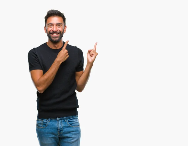 Homem Hispânico Adulto Sobre Fundo Isolado Sorrindo Olhando Para Câmera — Fotografia de Stock