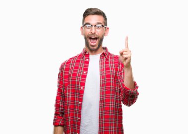 Yakışıklı delikanlı ile başarılı fikir parmağı yukarıyı izole arka plan üzerinde. Çıktıktan ve mutlu. Bir numara.