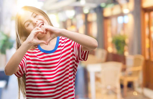 Young Beautiful Girl Isolated Background Smiling Love Showing Heart Symbol — Stock Photo, Image