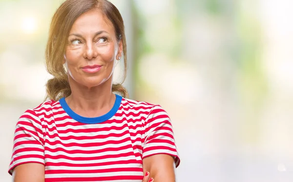 Donna Ispanica Anziana Mezza Età Sfondo Isolato Sorridente Guardando Lato — Foto Stock