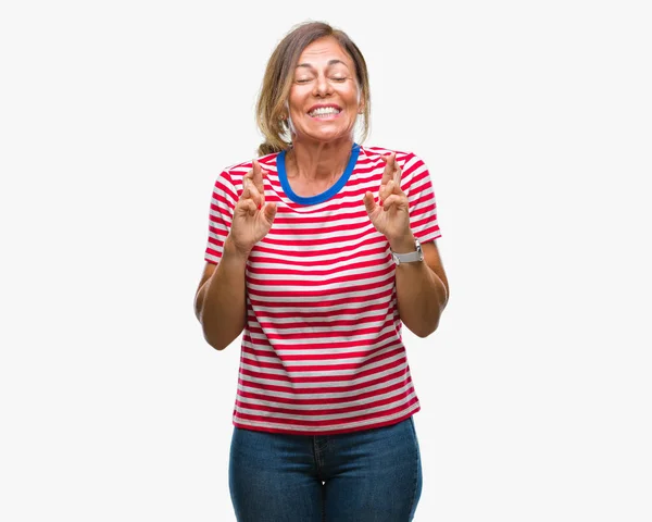 Middelbare Leeftijd Senior Latino Vrouw Geïsoleerde Achtergrond Glimlachend Kruising Vingers — Stockfoto