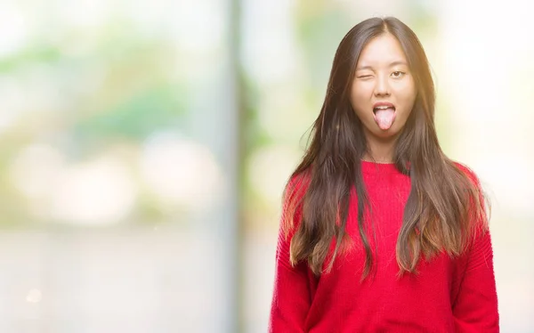 Młoda Kobieta Azjatyckich Swetrze Zima Białym Tle Trzymanie Języka Out — Zdjęcie stockowe