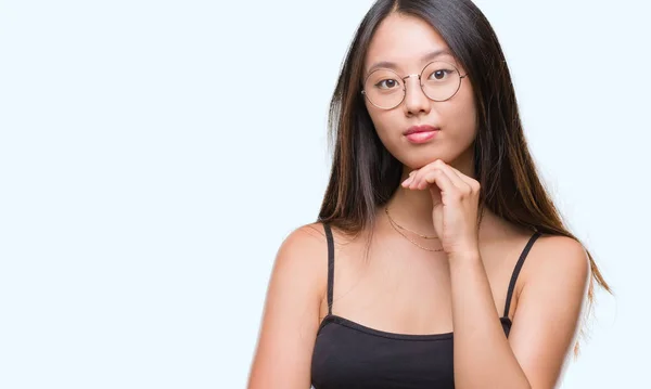 Young Asian Woman Wearing Glasses Isolated Background Hand Chin Thinking — Stock Photo, Image