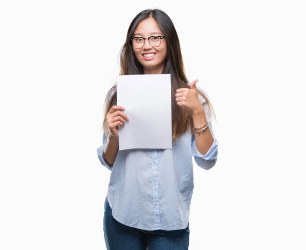 Junge Asiatische Frau Hält Leeres Papier Über Isoliertem Hintergrund Glücklich — Stockfoto