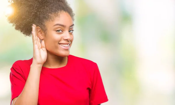 Unga Afro Amerikansk Kvinna Över Isolerade Bakgrund Ler Med Handen — Stockfoto