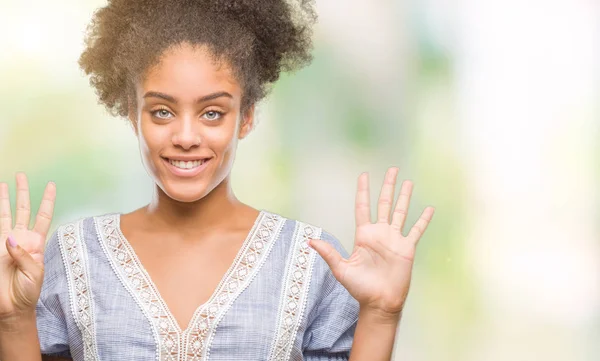 Jonge Afro Amerikaanse Vrouw Geïsoleerde Achtergrond Weergeven Met Vingers Omhoog — Stockfoto