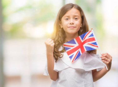 Gurur çığlık ve zafer ve başarı çok heyecanlı, duygu tezahürat kutluyor İngiltere bayrağı tutarak esmer Latin kız