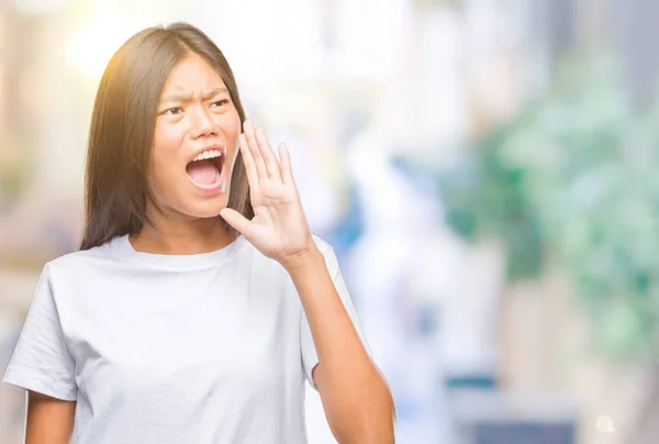 Junge Asiatische Frau Über Isolierten Hintergrund Schreit Und Schreit Laut — Stockfoto