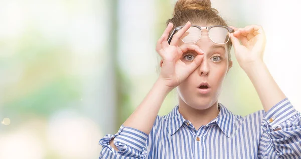 Young Blonde Business Woman Doing Gesture Shocked Surprised Face Eye — Stock Photo, Image