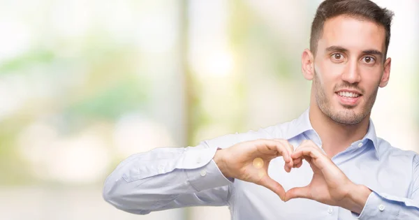 Красивий Молодий Бізнесмен Посміхається Любові Показуючи Серцевий Символ Форму Руками — стокове фото
