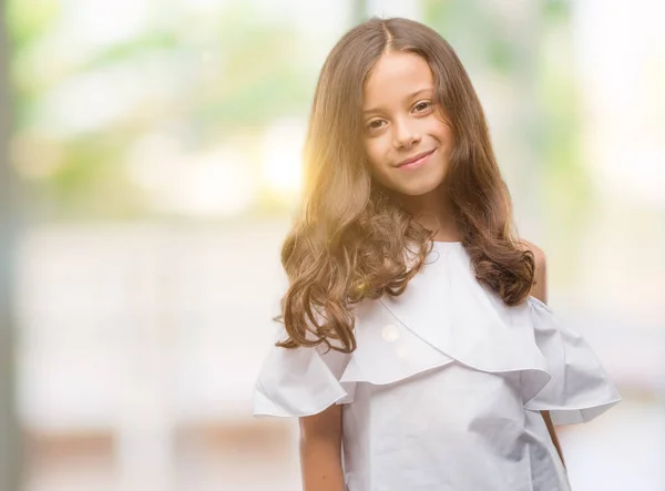 Chica Hispana Morena Con Una Sonrisa Feliz Fresca Cara Persona — Foto de Stock